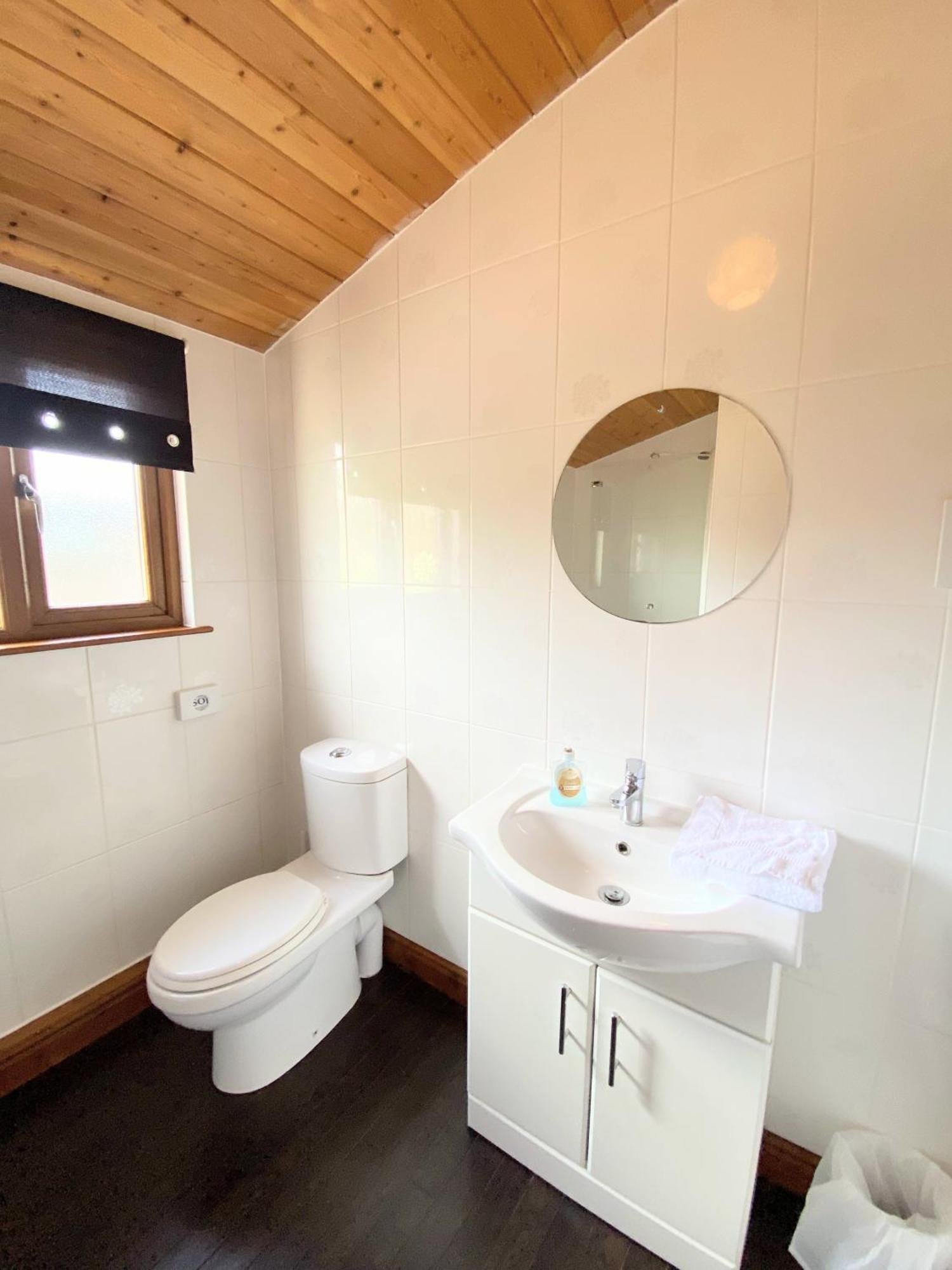 Torridon 12 With Private Hot Tub - Fife - Loch Leven - Lomond Hills Villa Kelty Eksteriør billede