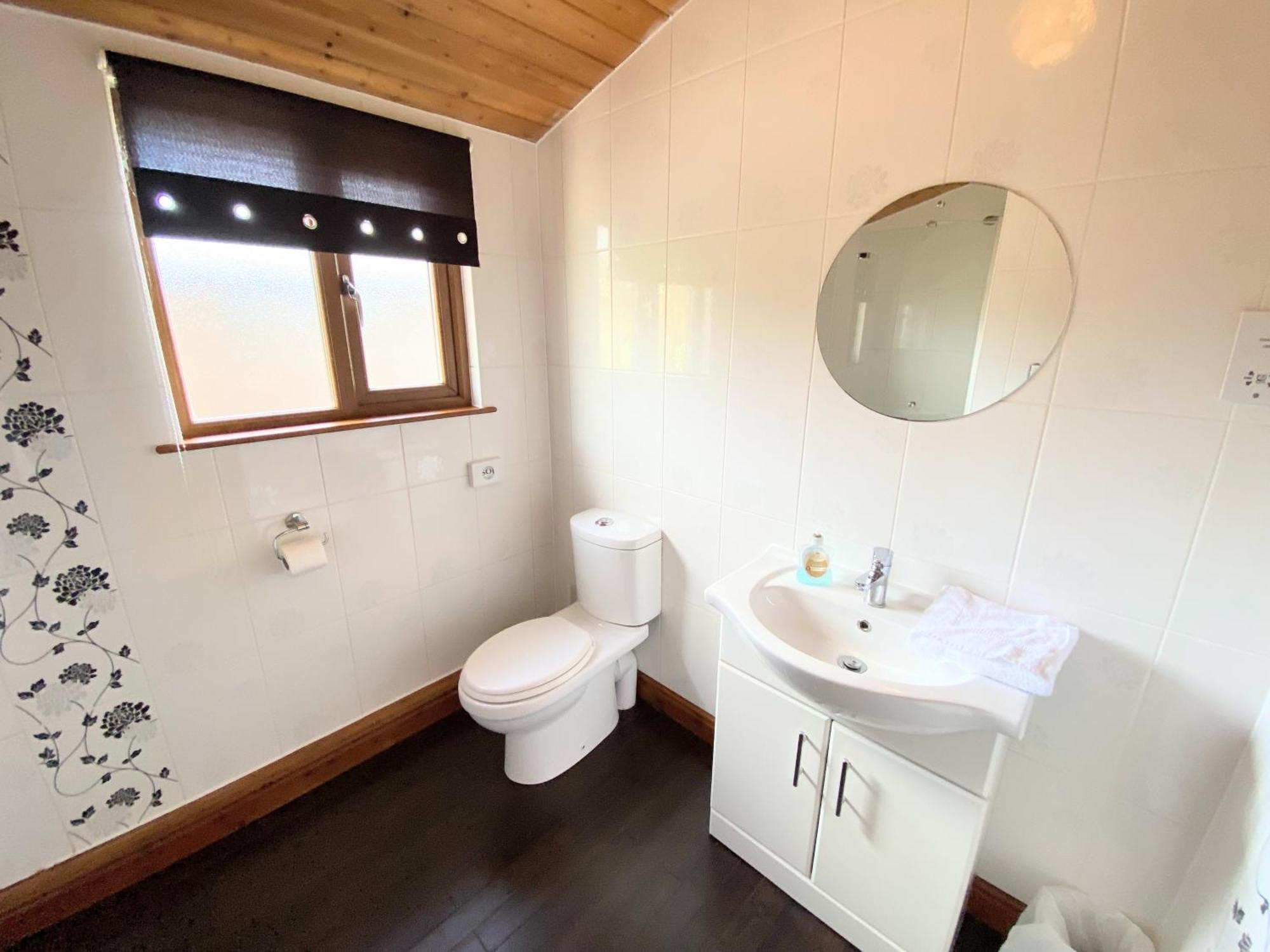Torridon 12 With Private Hot Tub - Fife - Loch Leven - Lomond Hills Villa Kelty Eksteriør billede