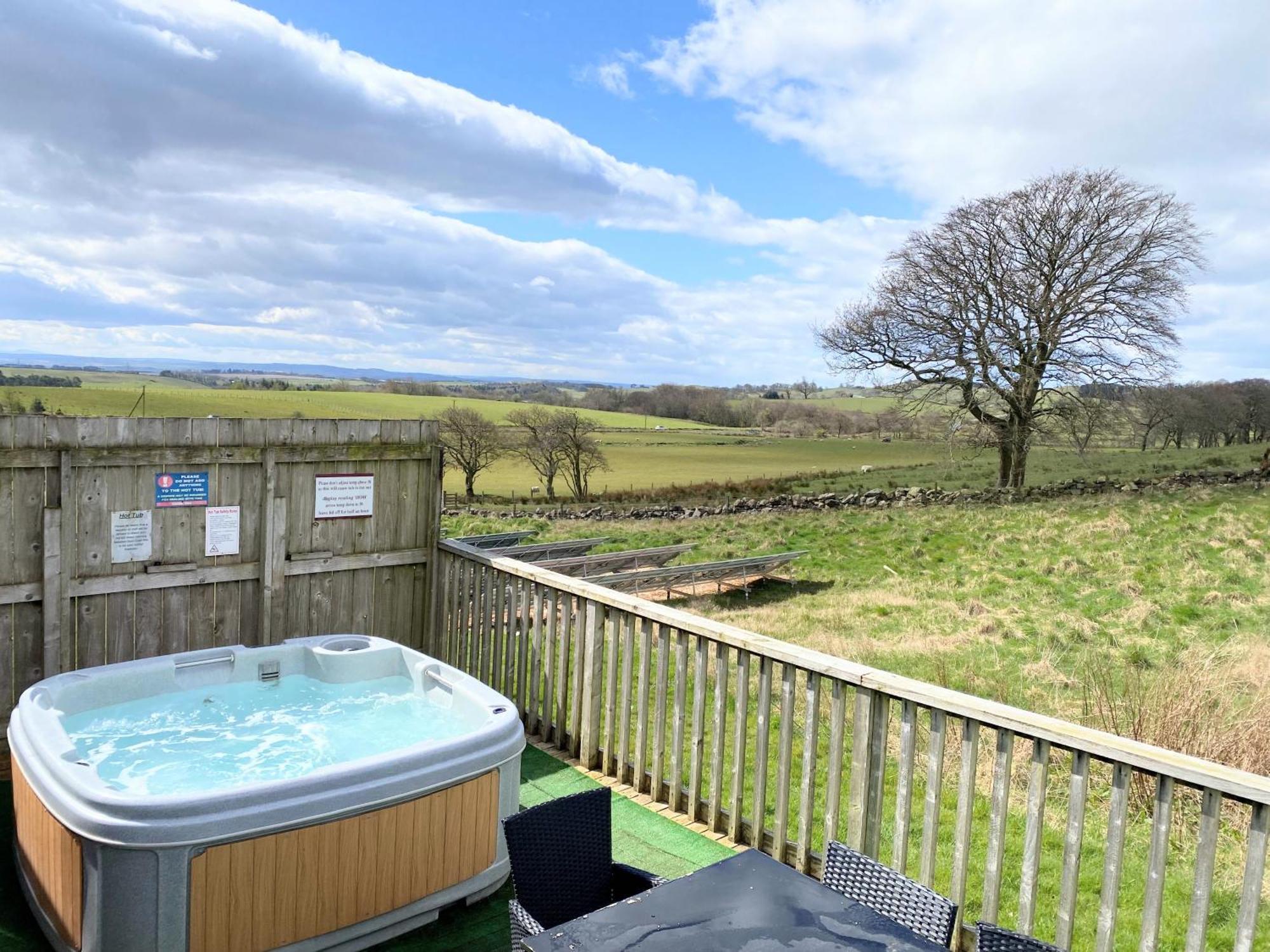 Torridon 12 With Private Hot Tub - Fife - Loch Leven - Lomond Hills Villa Kelty Eksteriør billede